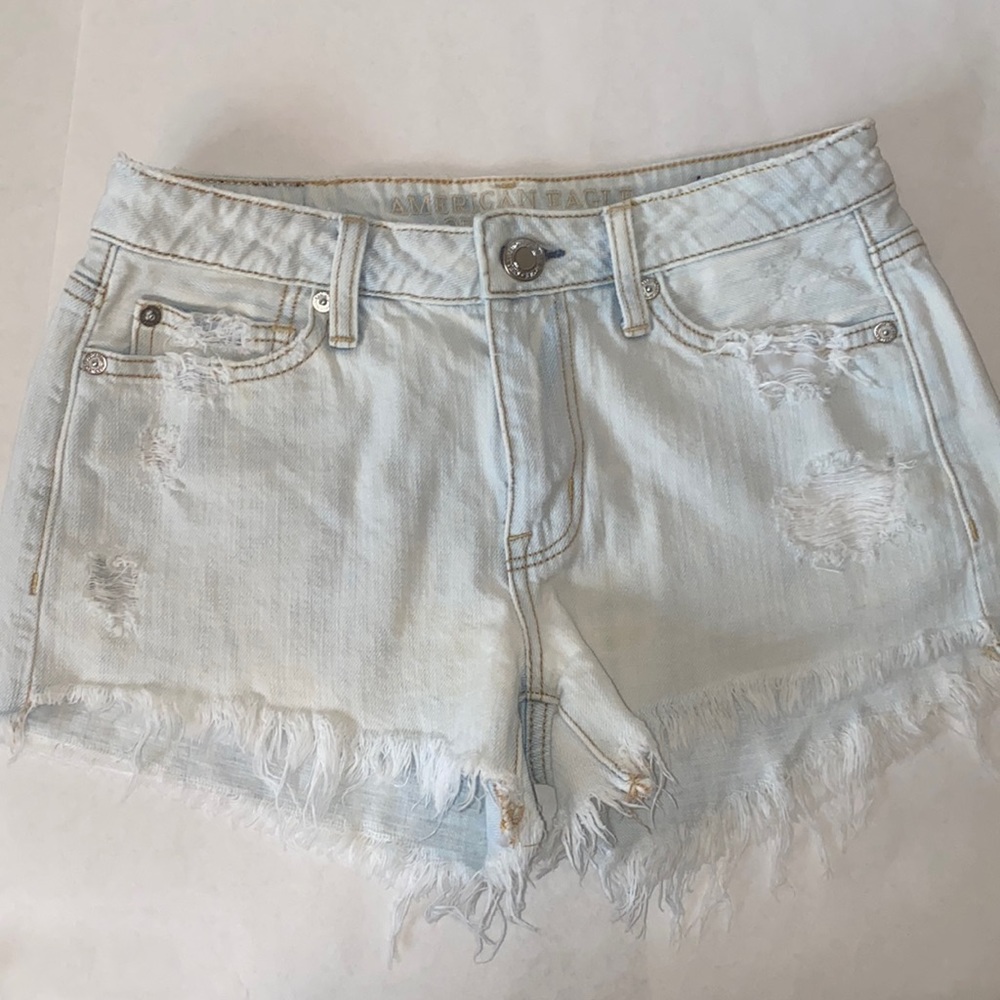 American eagle cutoff denim shorts. Light Wash. Sz 00